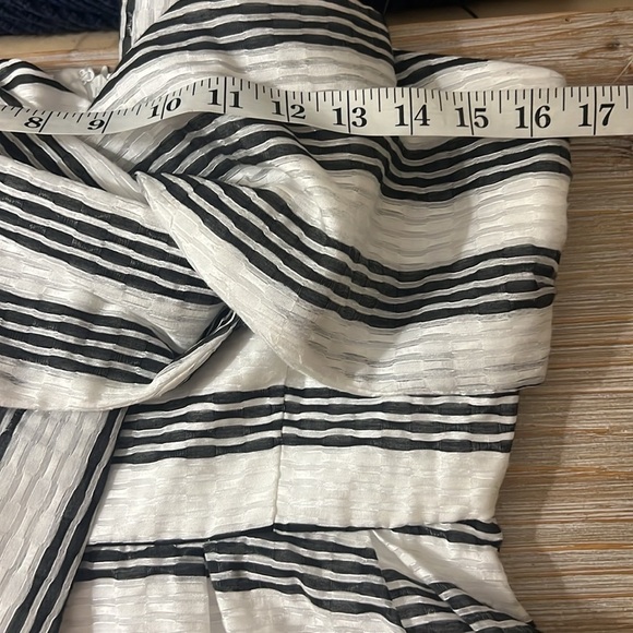 NWT ASOS,Bow-Front,B&WStriped,Twirl-able Dress,Excellent Condition, Size 8P - Picture 12 of 16